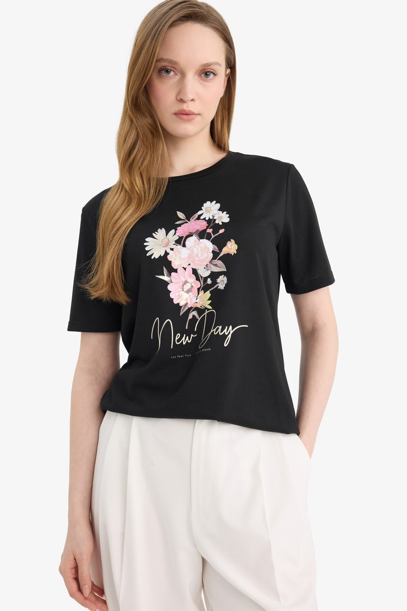 DeFacto Black Woman Regular Fit Crepe Neck Floral Short Sleeve T-Shirt Casual - Image 3